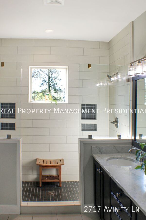 Building Photo - 2717 Avinity Ln