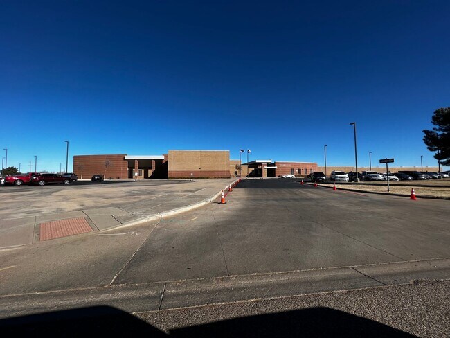 Building Photo - Preleasing for June 10th in Burgamy Park