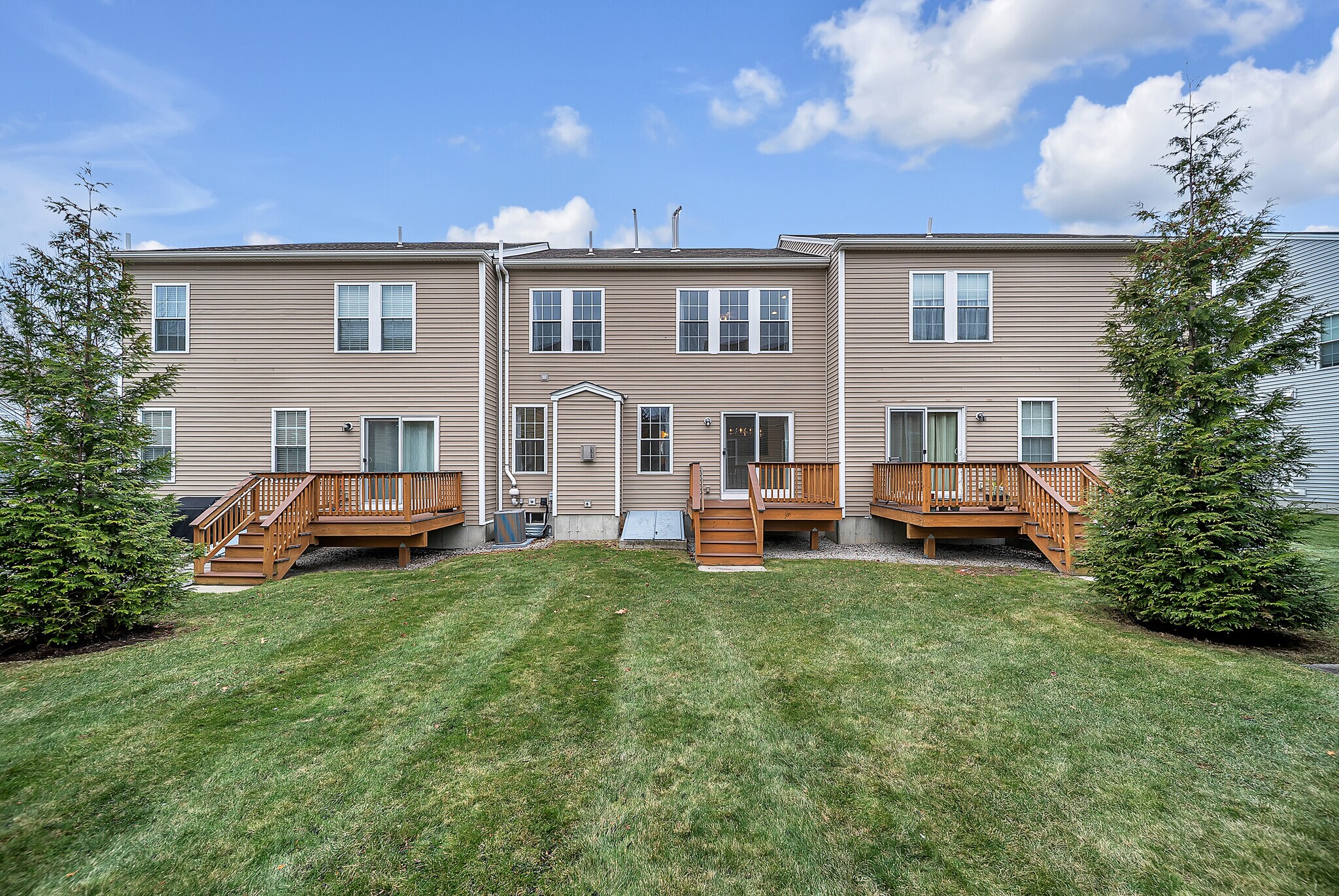 Building Photo - 5 Chestnut Crk