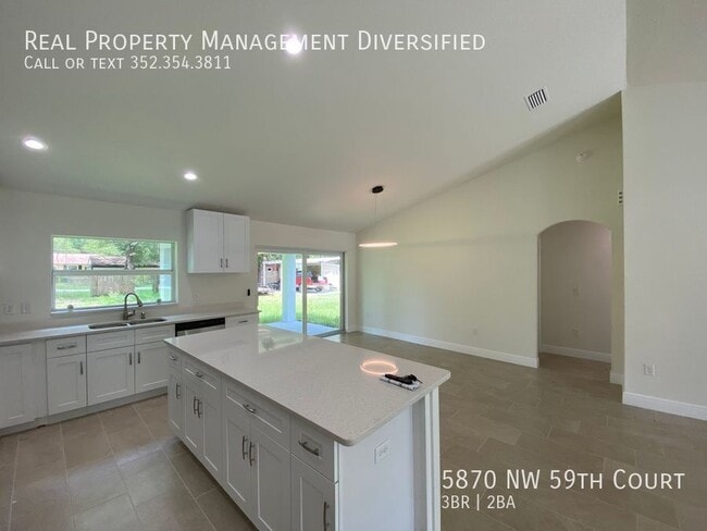 Building Photo - 5870 NW 59th Ct