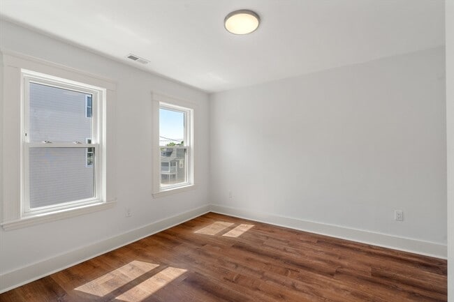 Building Photo - 159 Pleasant St