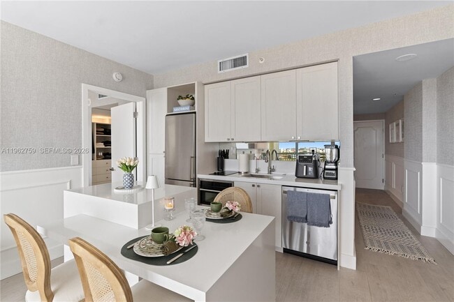 Building Photo - 3350 SW 27th Ave