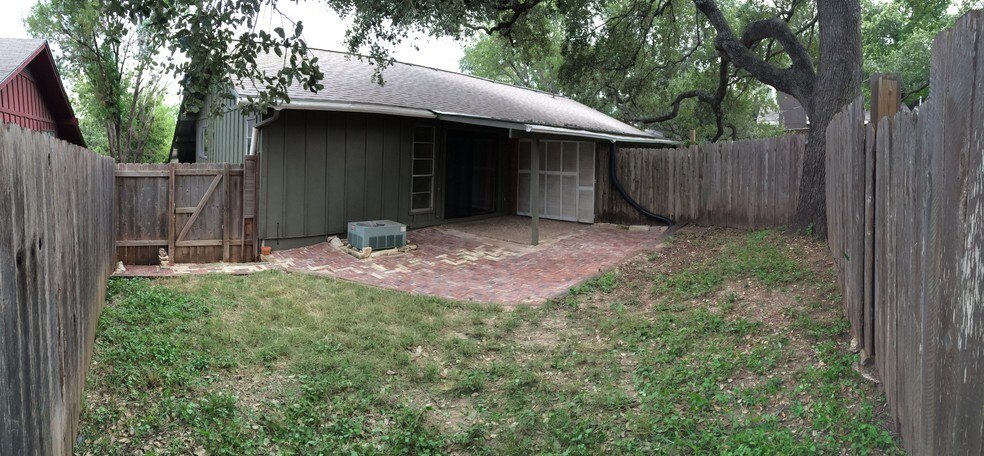 Building Photo - 2608 Carnarvon Ln