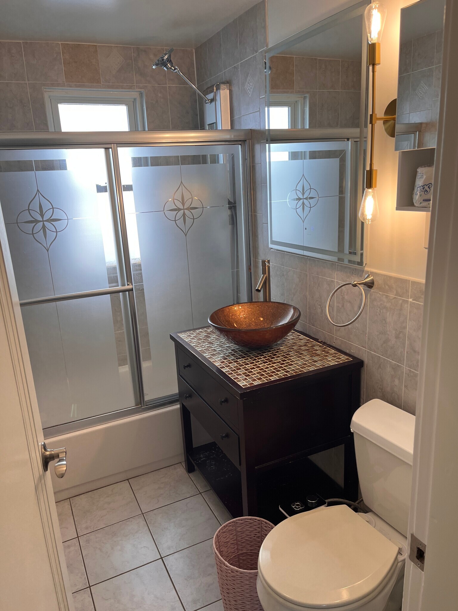 Building Photo - 121 Shore Dr