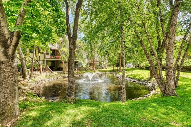 Building Photo - 3713 S Gekeler Ln