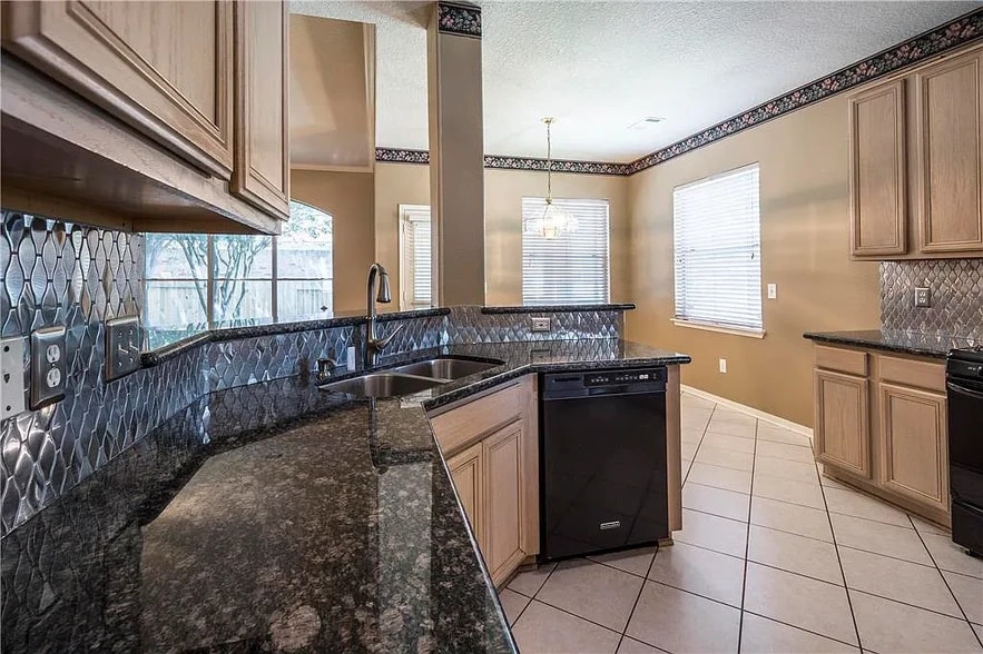 Building Photo - 2902 Sunbird Dr