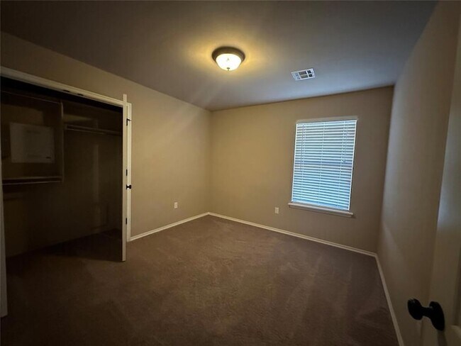 Building Photo - 5811 Marblewood Dr