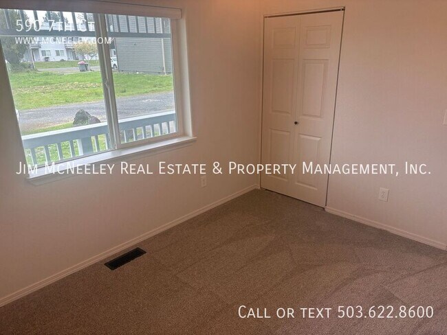 Building Photo - 590 7th Ct