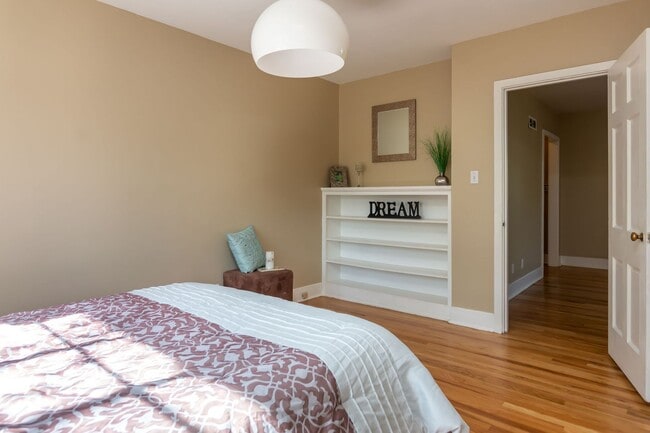 Building Photo - SPRUCE PARK CLASSIC 3/BD 2/BA 2/STORY 2/CG