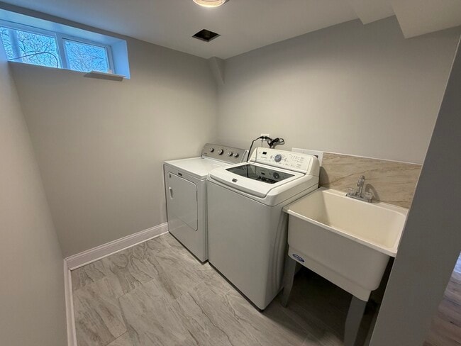 Building Photo - 544 Glendale Ave