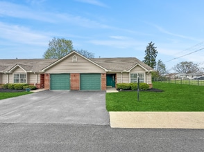 Building Photo - Beautiful 2 Beds 2 Baths Villa w/ Sunroom