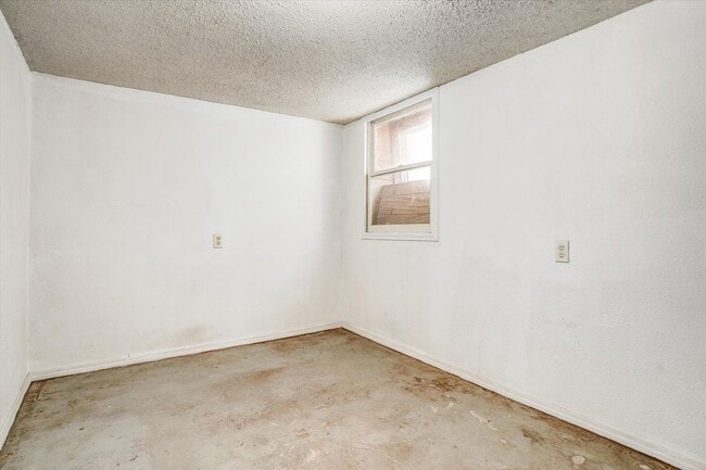 Building Photo - 806 Monroe Ave