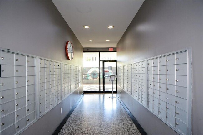 Building Photo - 620 Peachtree St NE