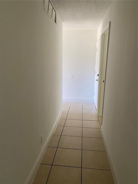 Building Photo - 4453 Treehouse Ln