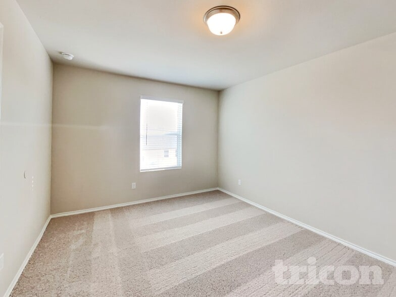 Building Photo - 5100 Saddle Clb Dr