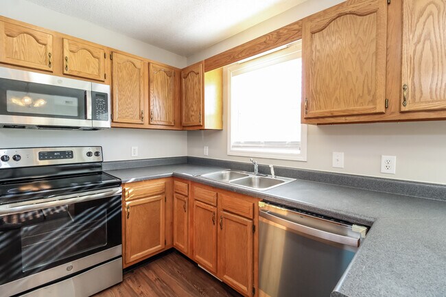 Building Photo - 12 Buck Forest Ln