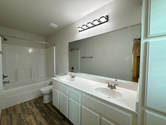 Building Photo - 205 Dolphin Dr
