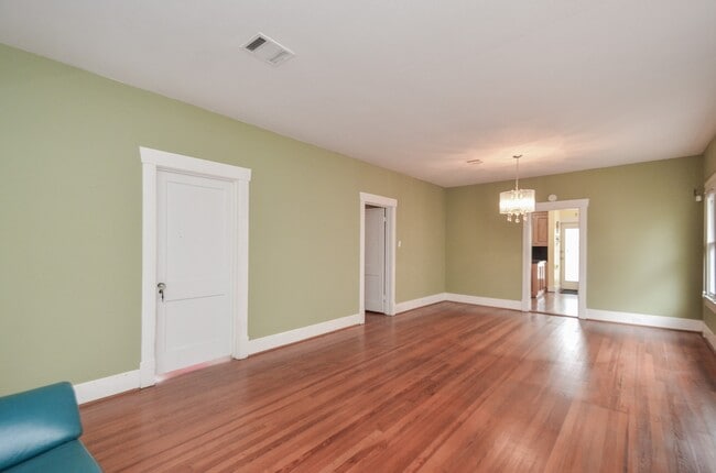 Building Photo - 3211 Beauchamp St