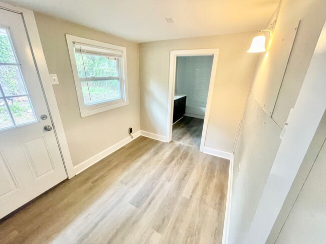 Building Photo - 1004 Highland Ave