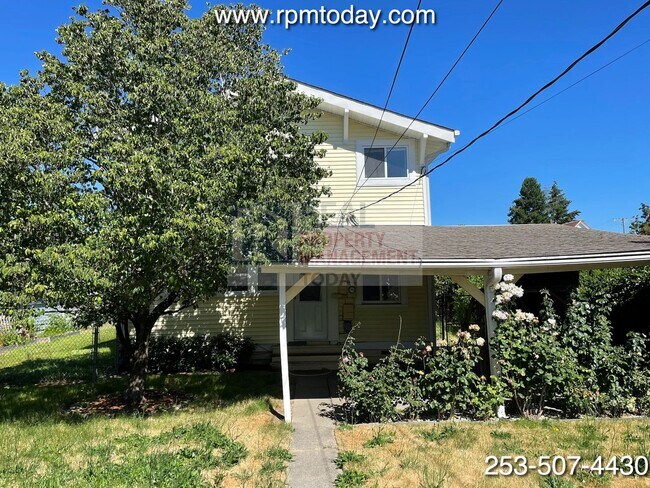 Building Photo - Fantastic Vintage Style 4 Bedroom Home in ...