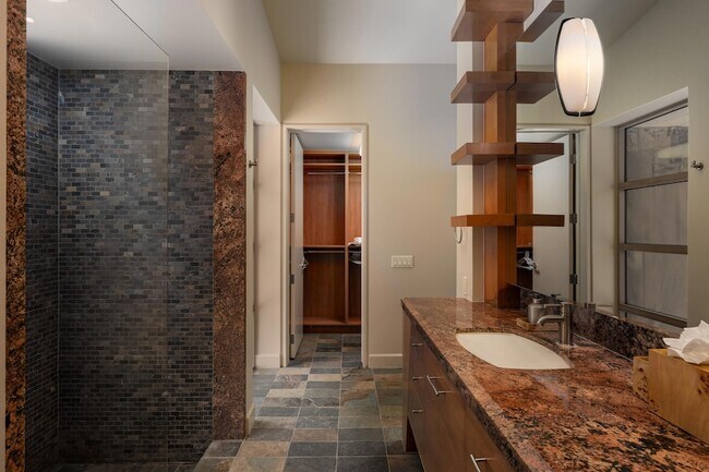 Building Photo - 9 Rockcrest