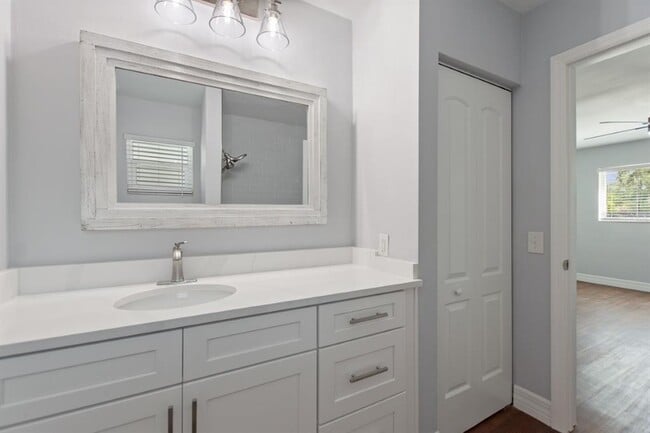 Building Photo - 5100 24th Ave S