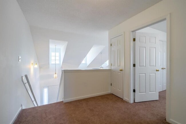 Building Photo - 7047 S Estacada Way