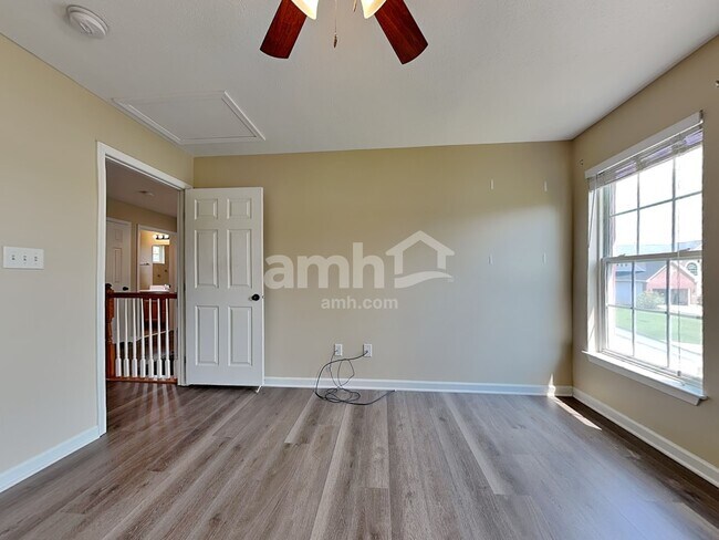 Building Photo - 5 Wells Dr