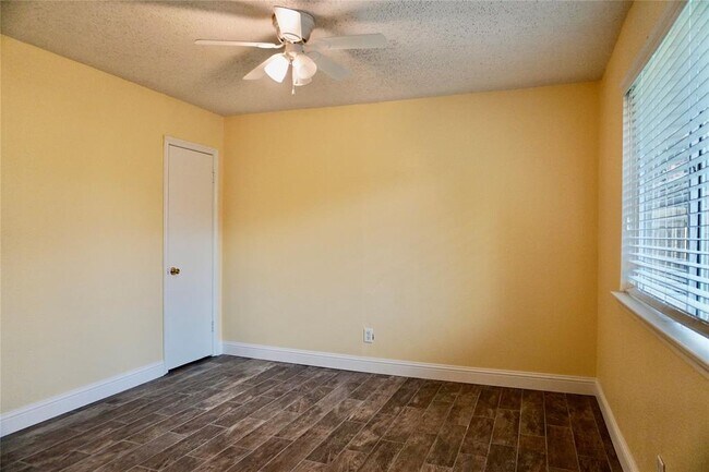 Building Photo - 10519 Sagetrail Dr