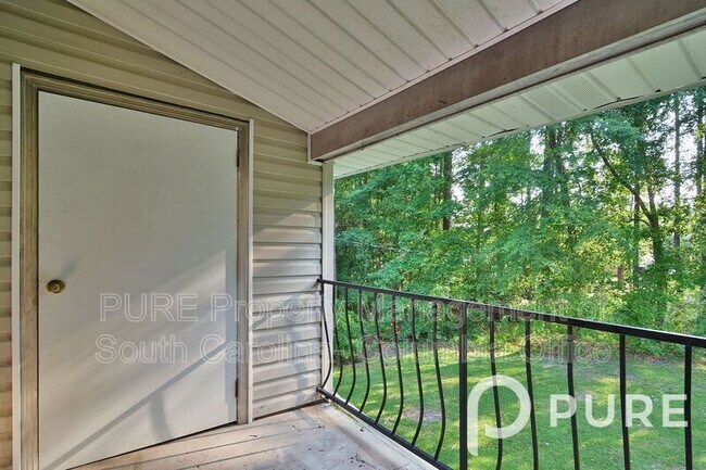 Building Photo - 2915 Chatsworth Rd