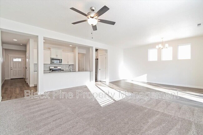 Building Photo - 3098 N Lochness Ave