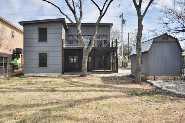 Building Photo - 1937 E Lake Dr