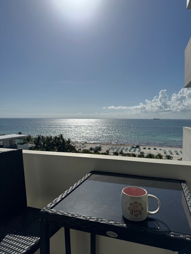 Primary Photo - 2899 Collins Ave