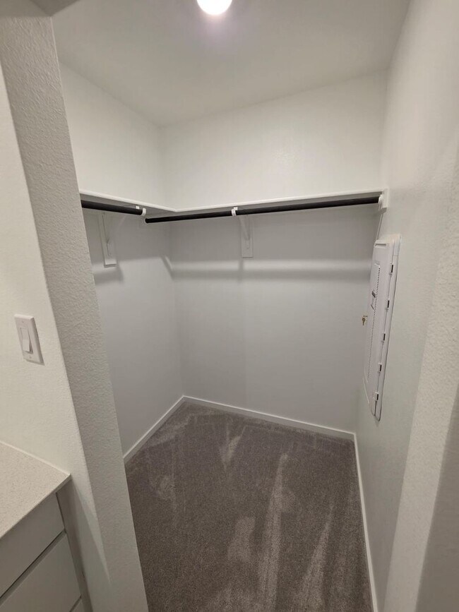 Building Photo - NEWLY BUILT 3 bedroom 2.5 Bath *2 MONTHS O...