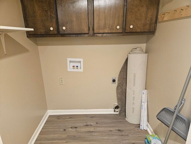 Building Photo - 2 or 3 Bed / 2 Bath Condo in Greenbriar Av...