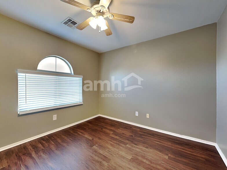 Building Photo - 14832 N 124th Ln