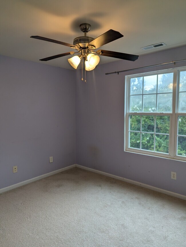 Building Photo - Charming 3-Story Townhome in Shiloh Grove