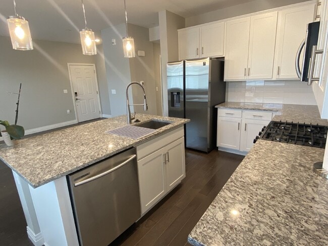 Building Photo - Newly Built Condo in the Side Creek Neighborhood!