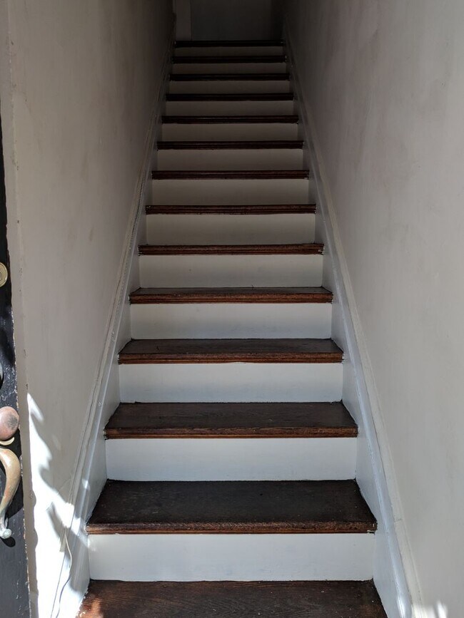 Building Photo - 118 S Colonial Ave