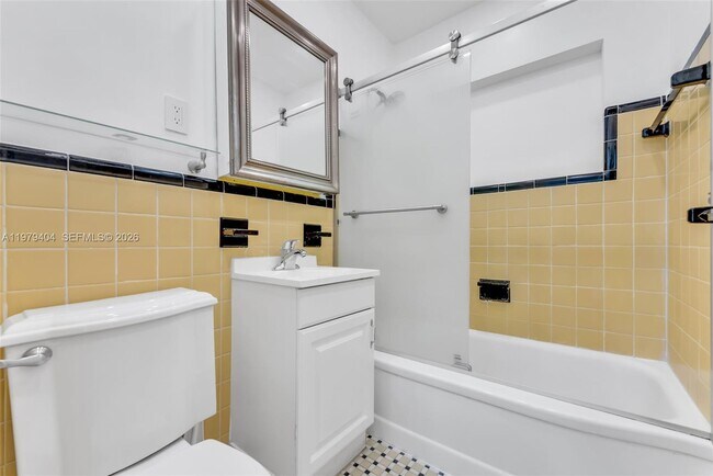 Building Photo - 2121 SW 30th Ct