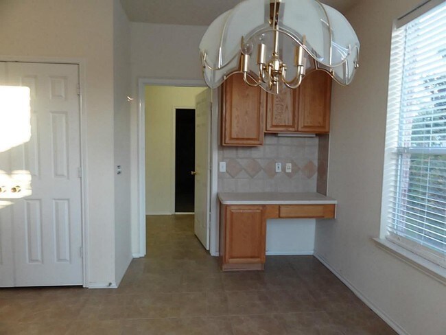 Building Photo - 323 Thorpe Springs Dr