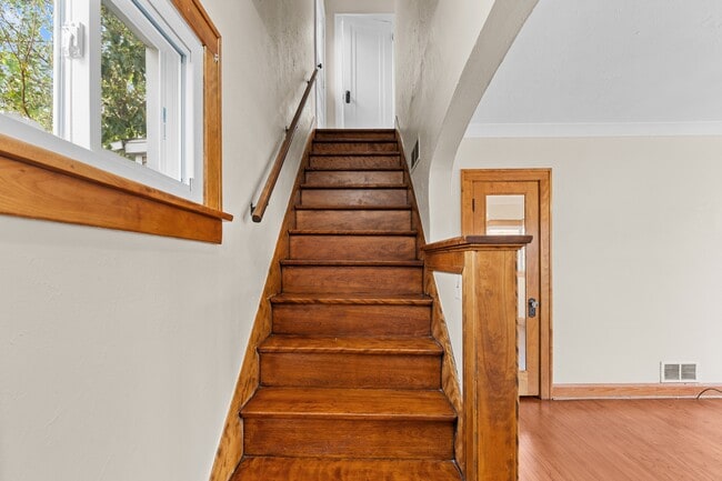 Building Photo - 1001 Woodsdale Ave