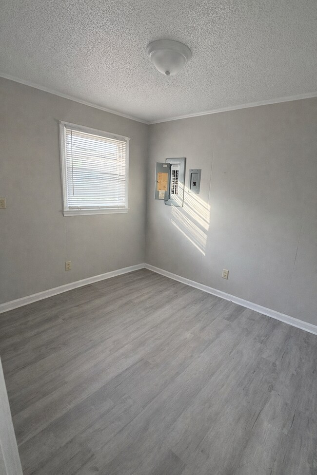 Building Photo - 152 Leonard Dr