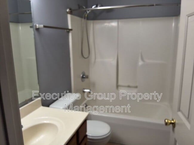 Building Photo - 1113 Crowne Pointe Dr