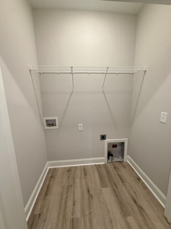 Building Photo - 308 Hillview Mls Blvd