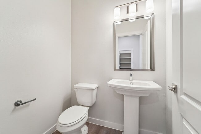 Building Photo - 7311 W Meadow Ct