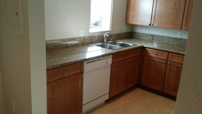 Building Photo - 817 Rio Chico Way