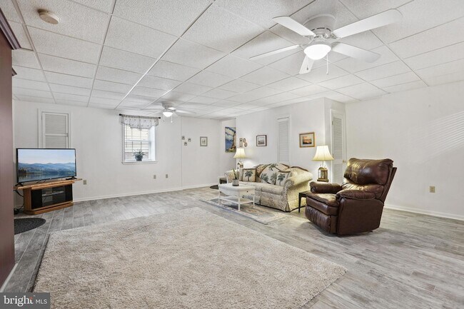 Building Photo - 6117 Riverview Dr