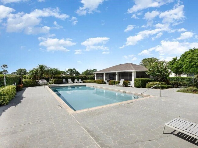 Building Photo - 109 Lakepointe Cir