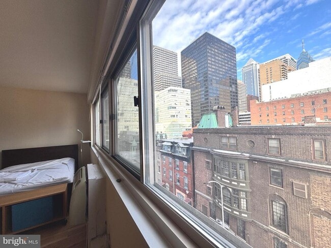 Building Photo - 2101 Chestnut St